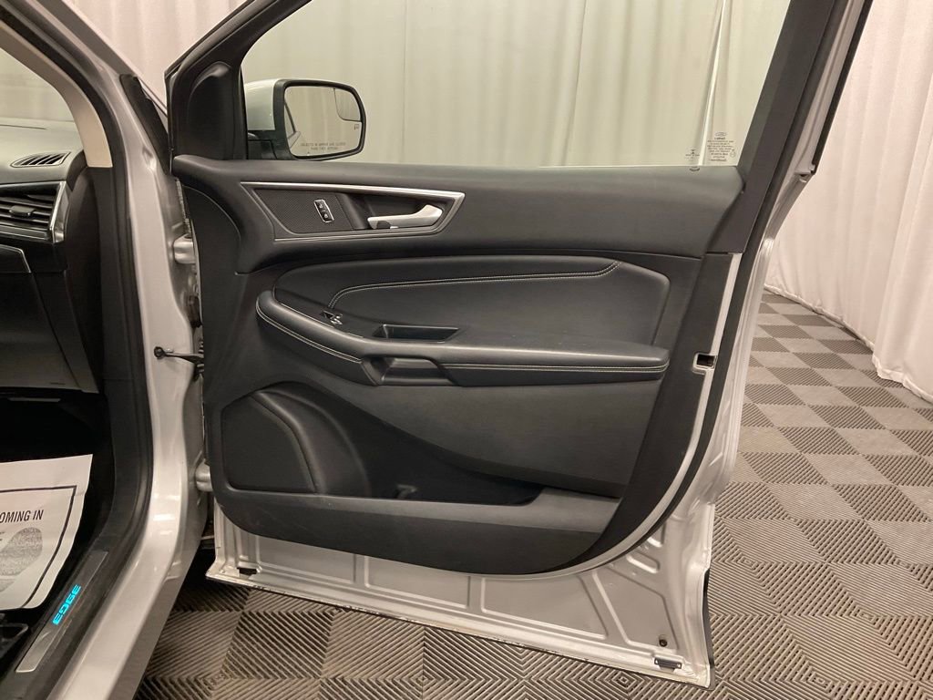 Used 2018 Ford Edge Titanium FWD image 29