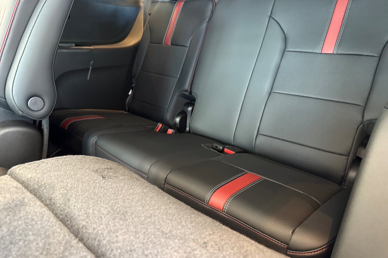 New 2027 Chevrolet Traverse RS w/ LPO, Floor Liner Package AWD/4WD image 12