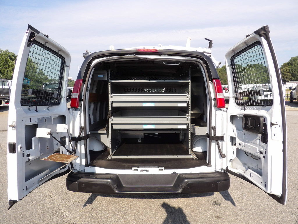 Used 2018 Chevrolet Express 2500 w/ Driver Convenience Package RWD image 42