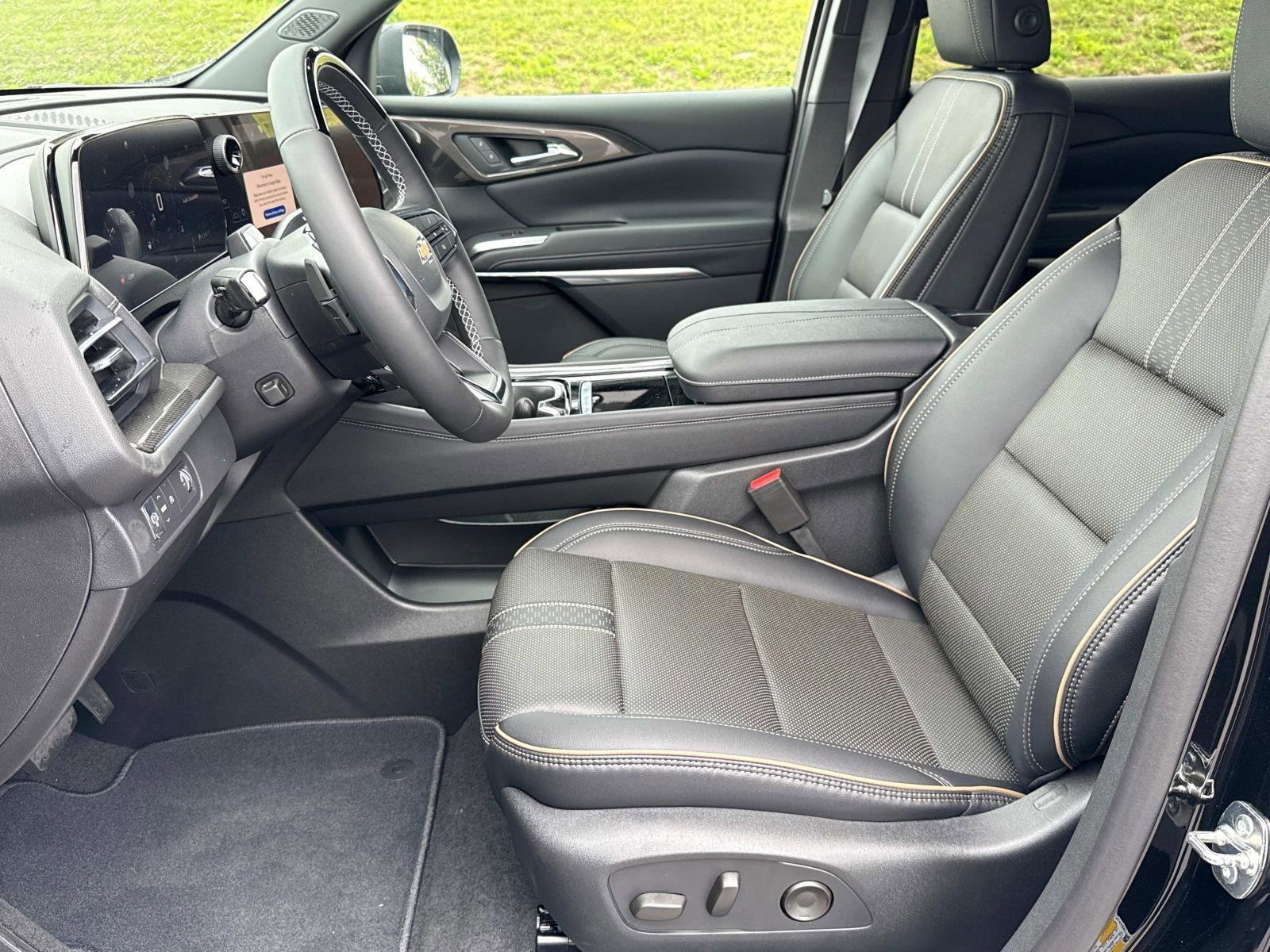 New 2025 Chevrolet Traverse High Country w/ LPO, Floor Liner Package image 10