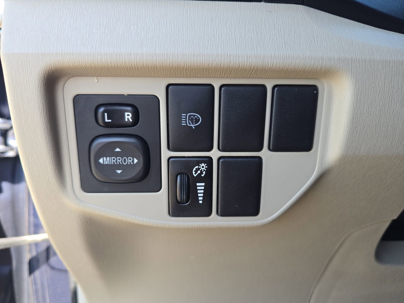 Used 2015 Toyota Prius Five FWD image 20