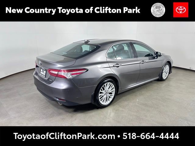 Used 2020 Toyota Camry XLE image 3