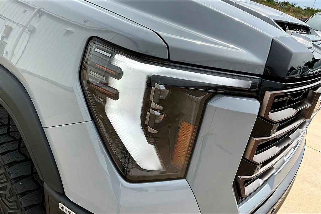 Used 2024 GMC Sierra 2500 AT4X image 39