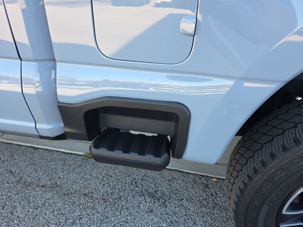 Used 2024 Ford F350 Platinum image 13