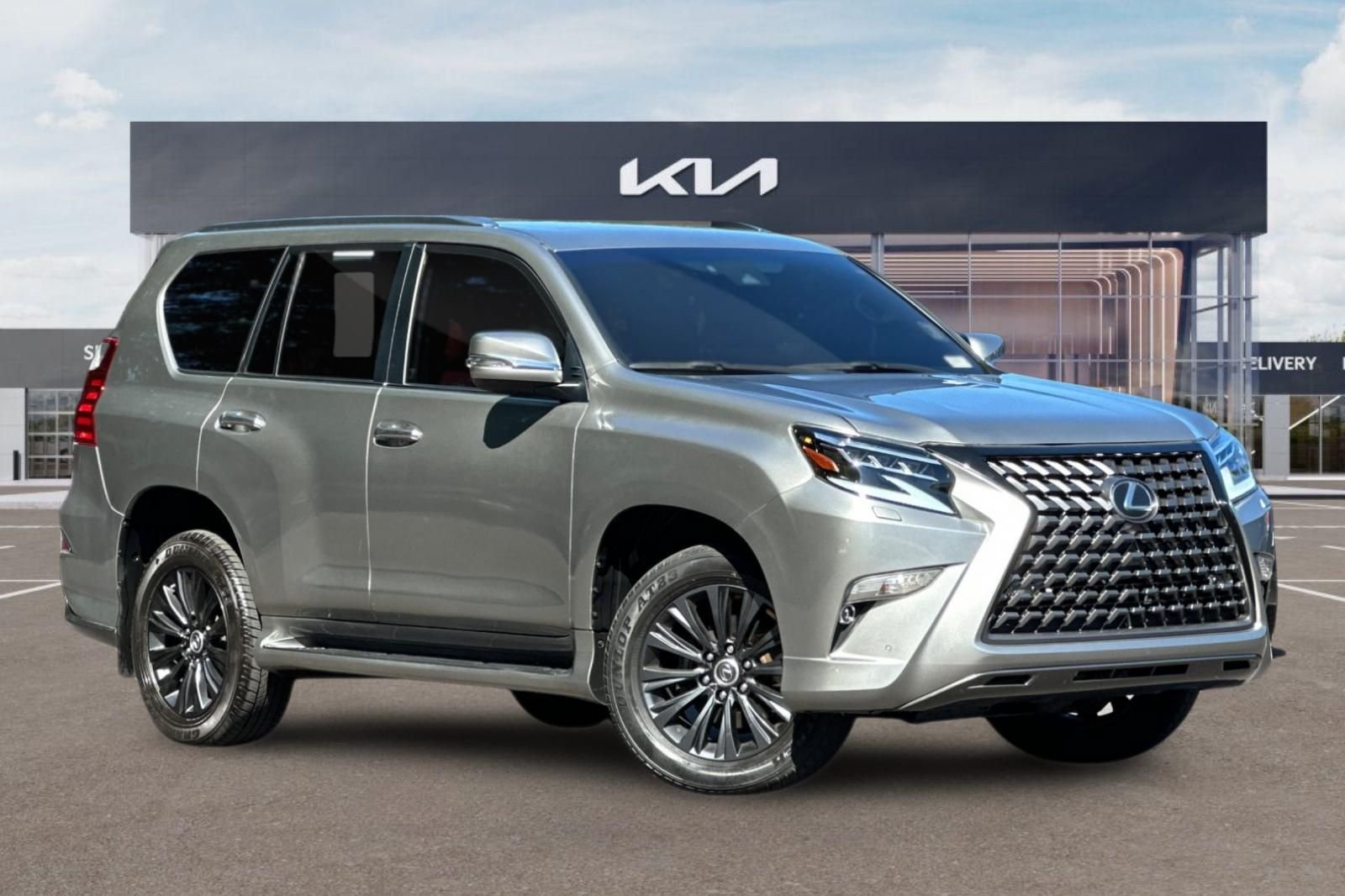 Used 2022 Lexus GX 460 Premium w/ Accessory Package AWD/4WD image 2