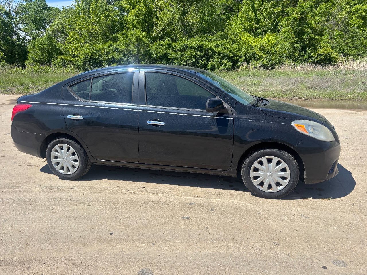 Used 2012 Nissan Versa SV w/ Convenience Pkg FWD image 5