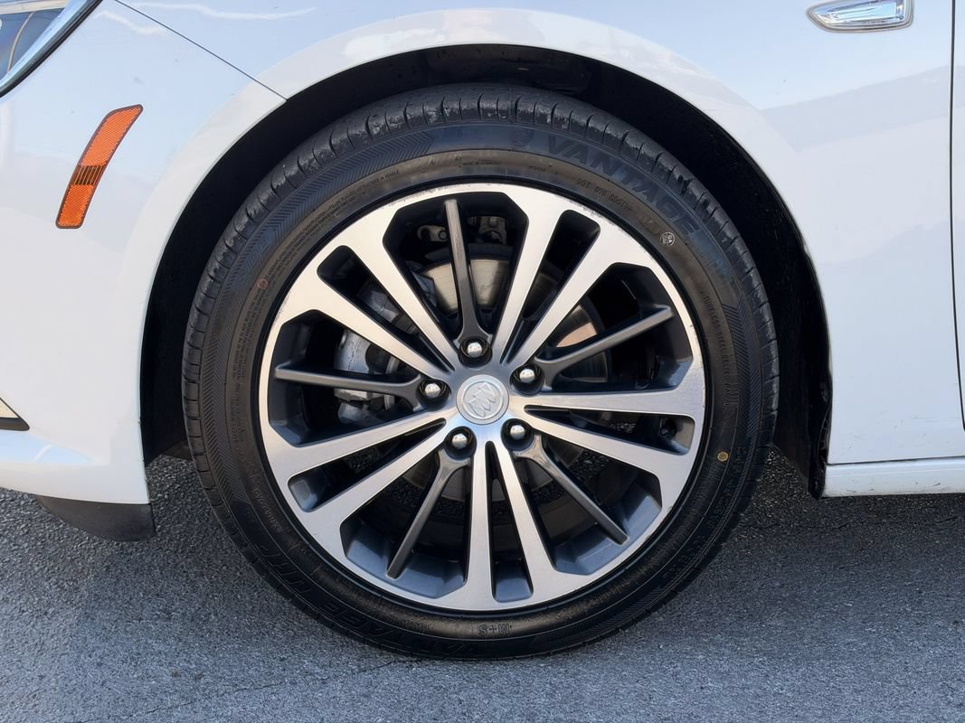 Used 2018 Buick Regal Essence w/ Driver Confidence Package #1 FWD image 26