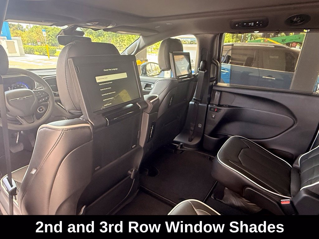 New 2026 Chrysler Pacifica Limited w/ Uconnect Theater Family Group FWD image 29