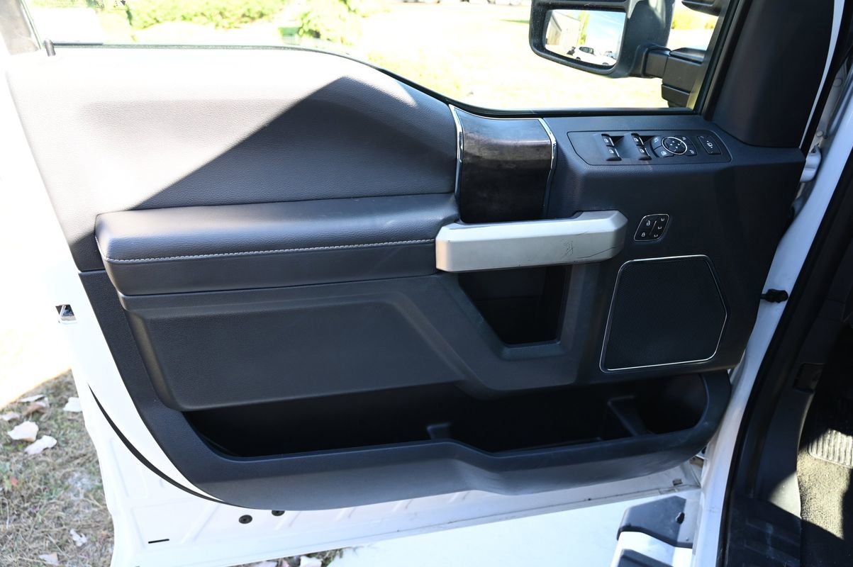 Used 2022 Ford F350 Lariat w/ Chrome Package image 17