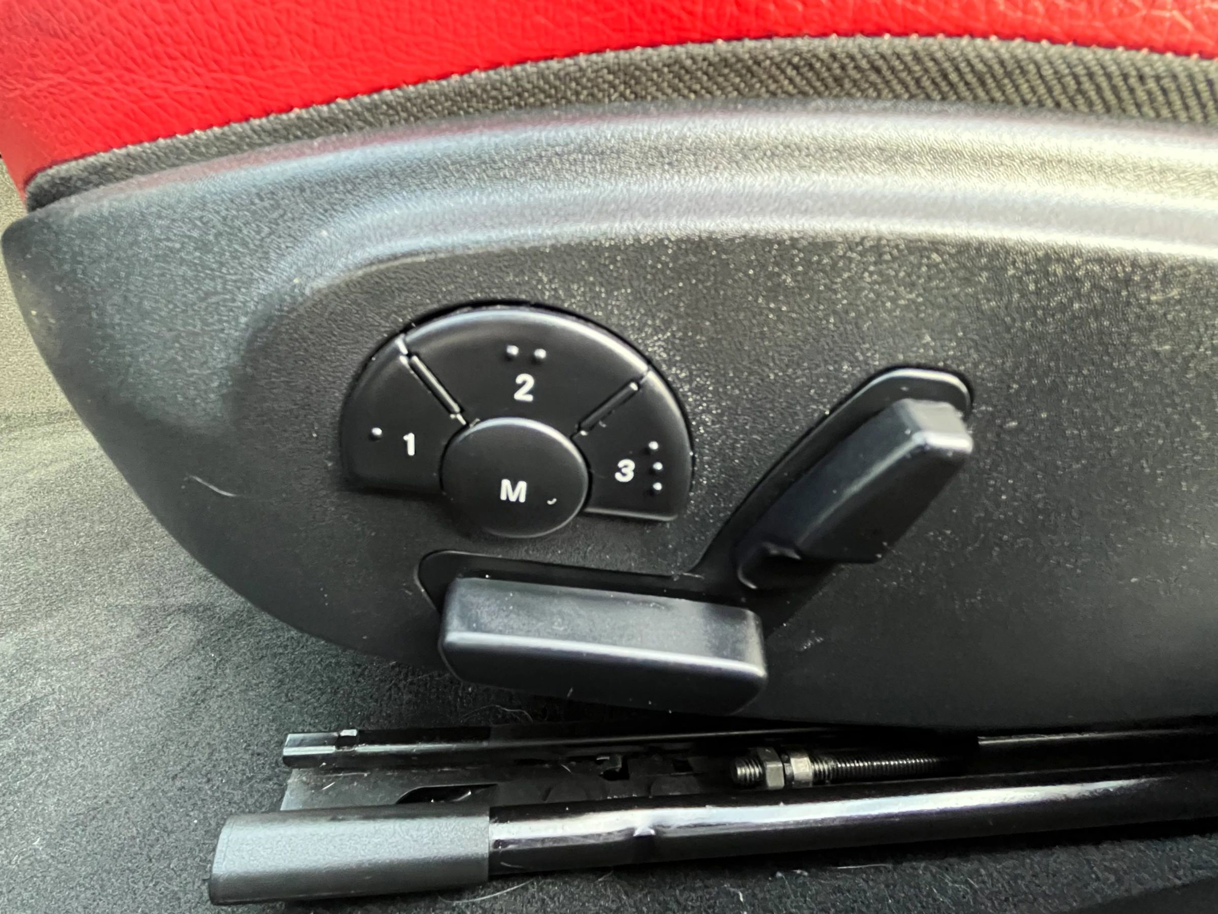 Used 2011 Mercedes-Benz SLK 350 image 17