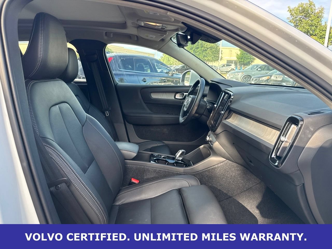 Certified 2025 Volvo XC40 B5 Plus AWD/4WD image 8