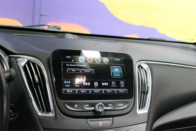 Used 2018 Chevrolet Malibu LT FWD image 17