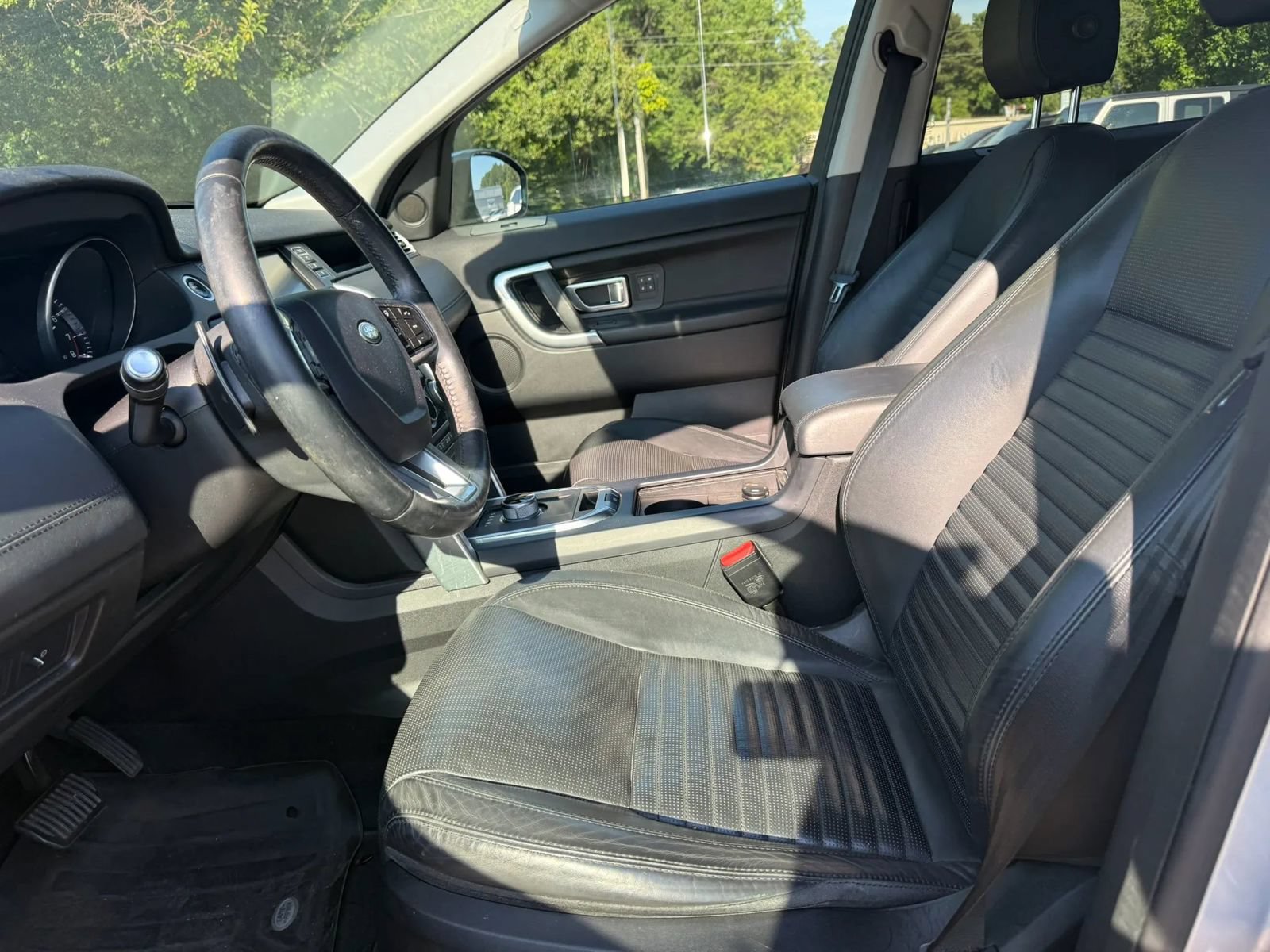 Used 2016 Land Rover Discovery Sport HSE Luxury AWD/4WD image 11