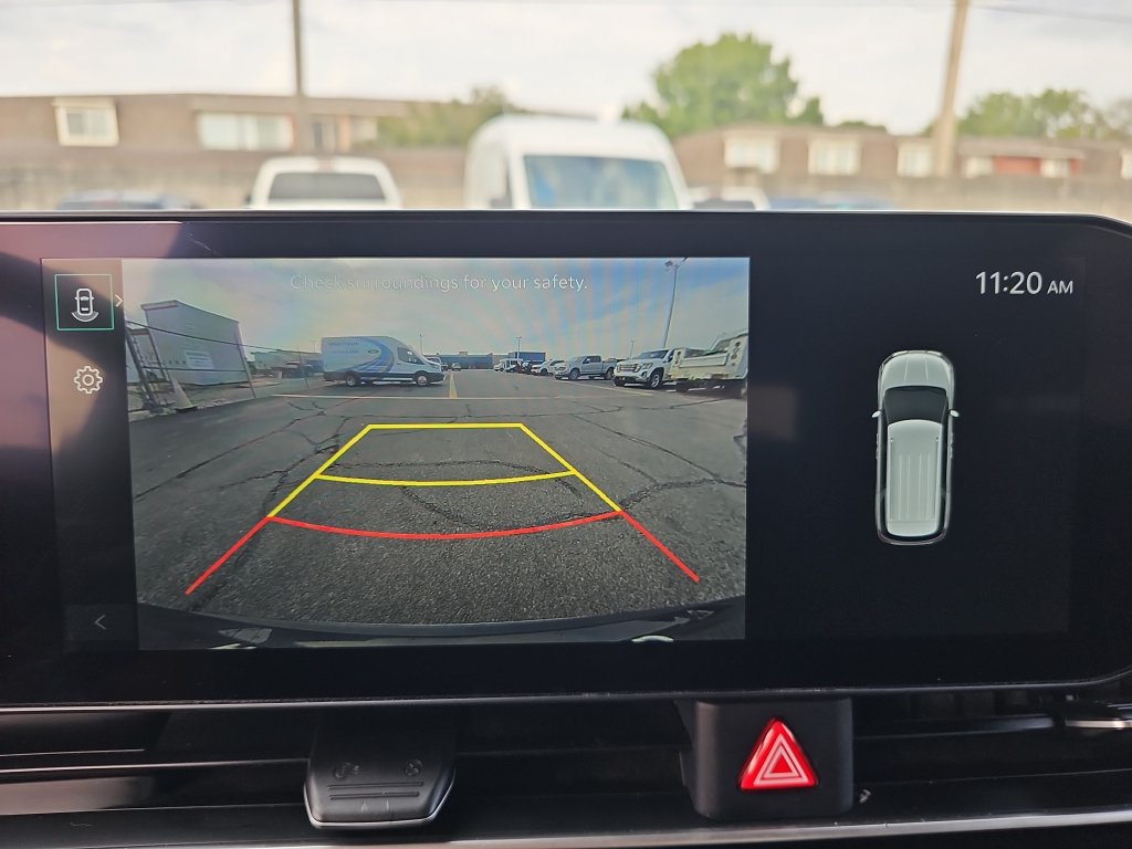 Used 2025 Kia Carnival FWD image 20