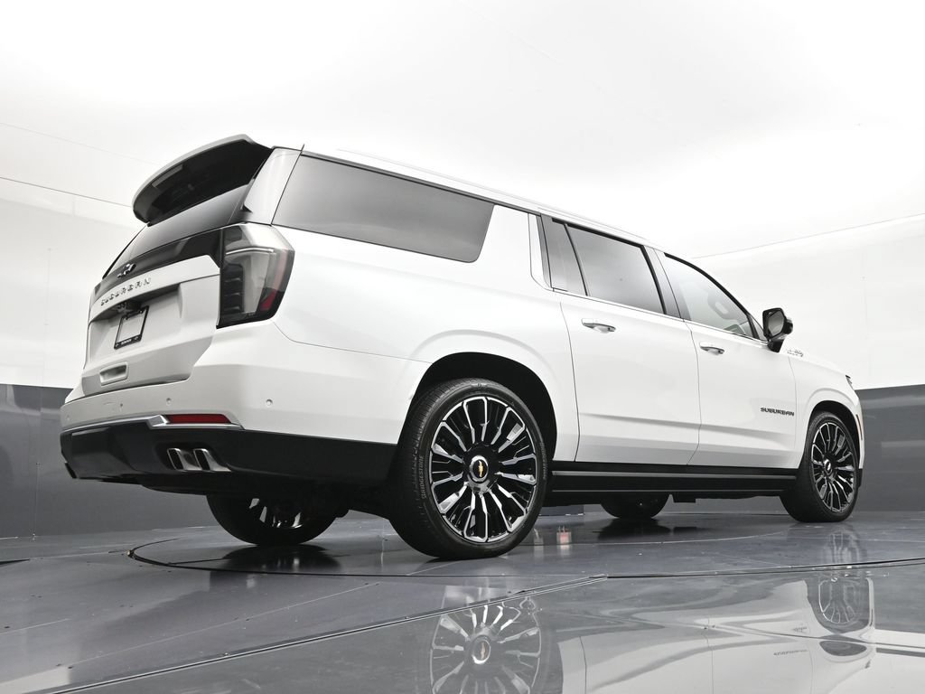 Used 2025 Chevrolet Suburban High Country AWD/4WD image 28