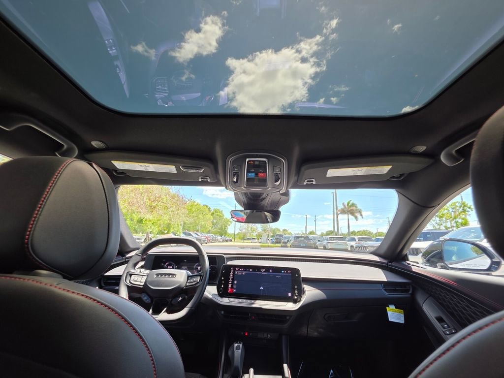 Used 2025 Dodge Charger R/T w/ Sun & Sound Package image 15