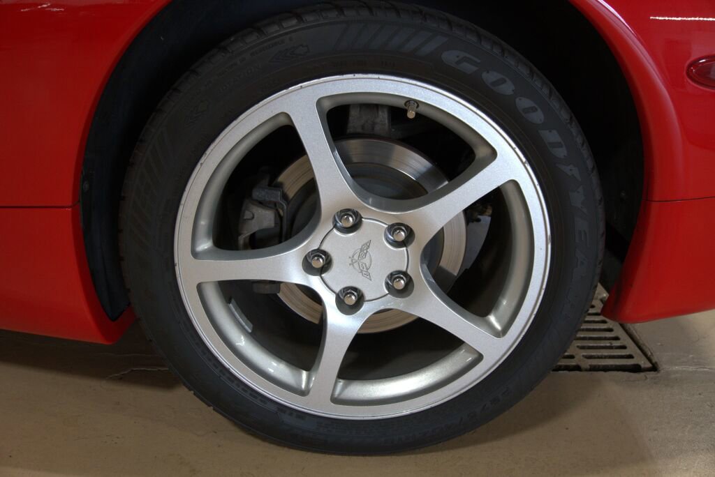 Used 2000 Chevrolet Corvette Coupe w/ Roof Pkg RWD image 29