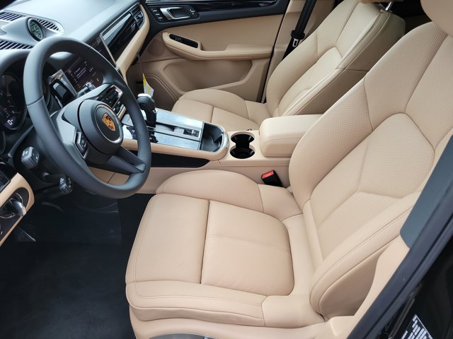 Used 2026 Porsche Macan AWD/4WD image 22