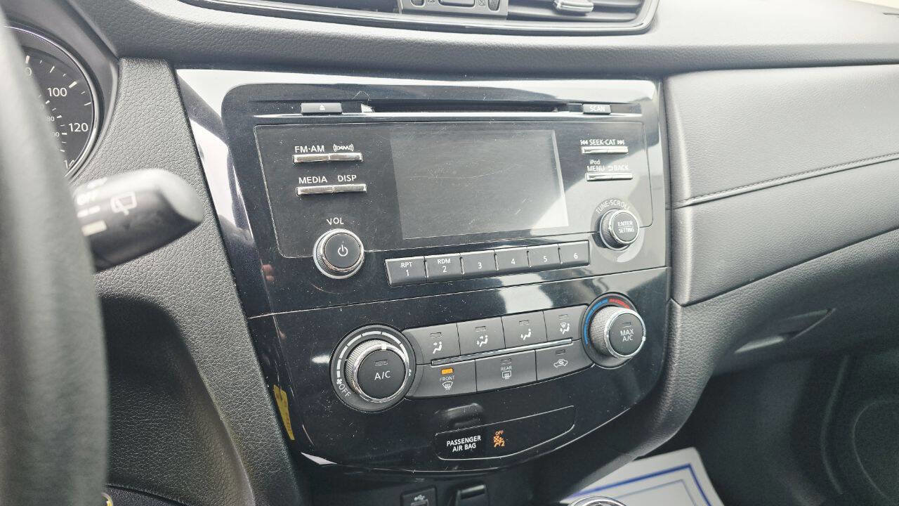 Used 2017 Nissan Rogue S image 16