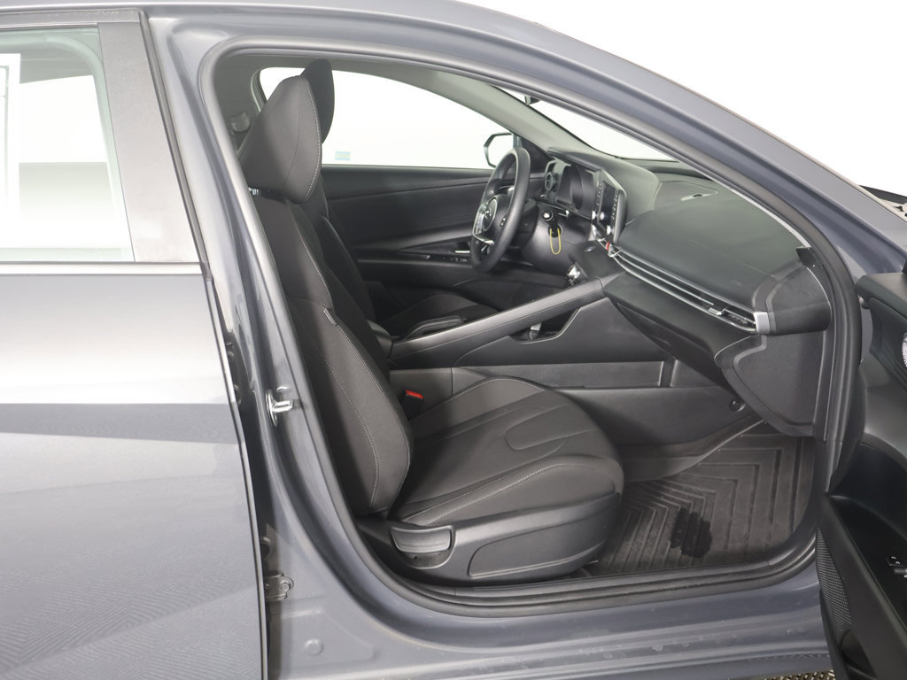 Used 2023 Hyundai Elantra SEL w/ Winter Weather Package FWD image 28