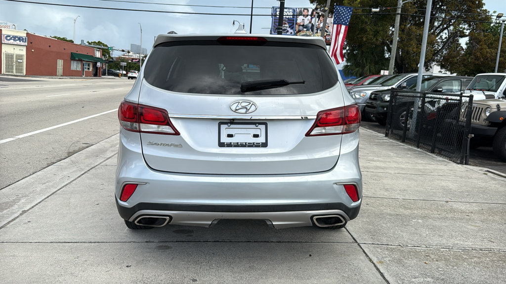 Used 2017 Hyundai Santa Fe SE FWD image 13