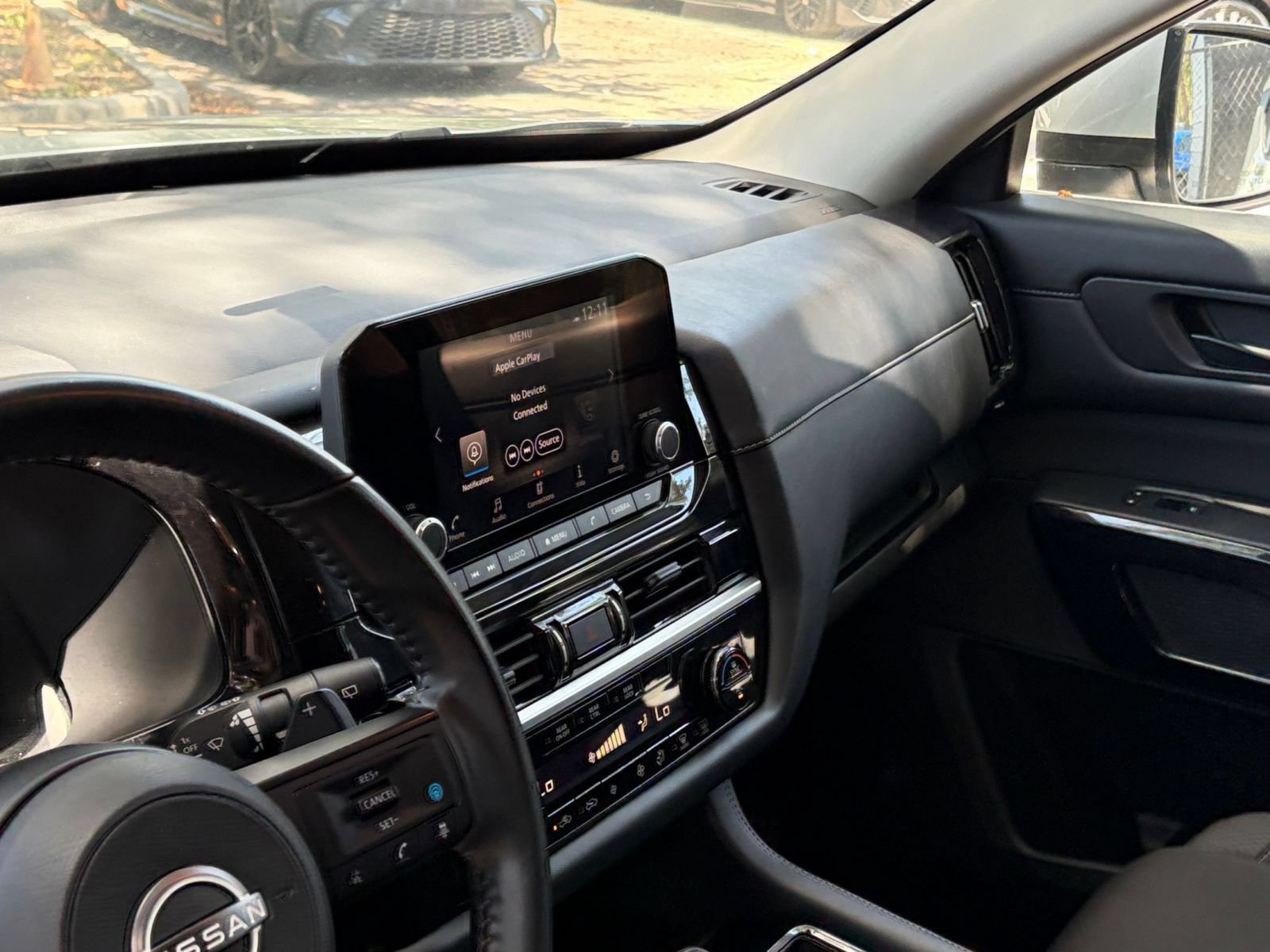 Used 2025 Nissan Pathfinder SV FWD image 37