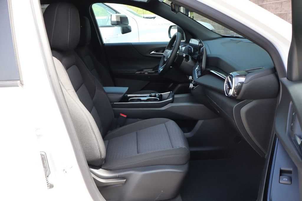 New 2026 Chevrolet Equinox LT w/ Midnight Edition AWD/4WD image 43