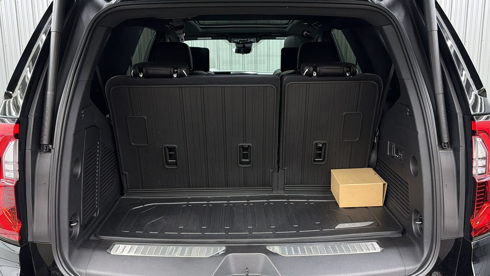 Used 2026 GMC Yukon AT4 Ultimate w/ LPO, Floor Liner Package AWD/4WD image 18