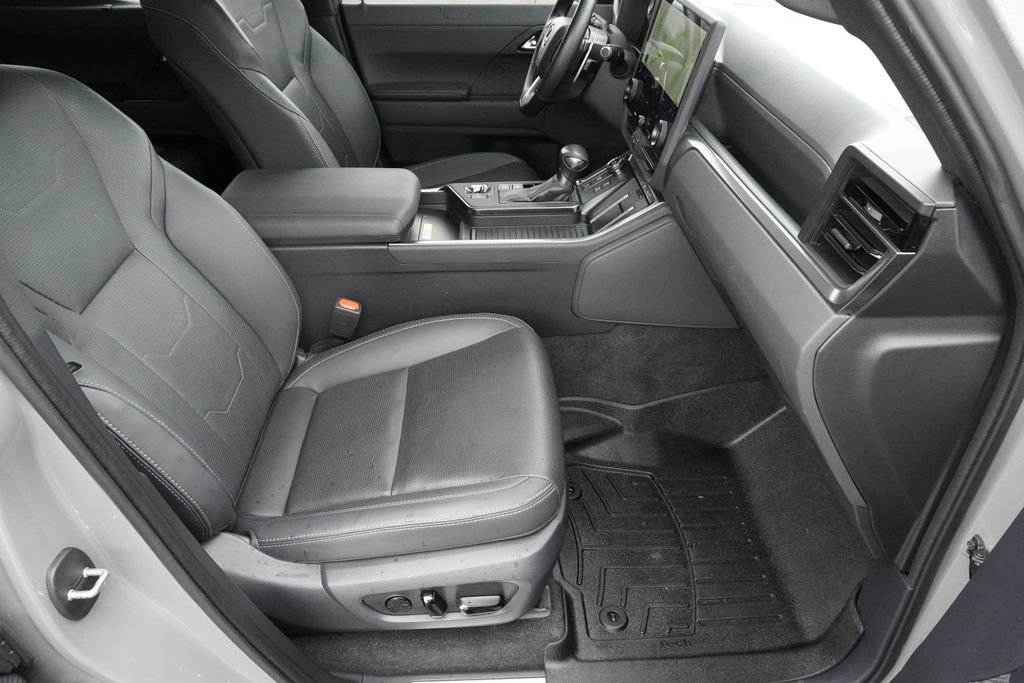 Used 2024 Lexus GX 550 w/ Accessory Package (Z1) AWD/4WD image 23