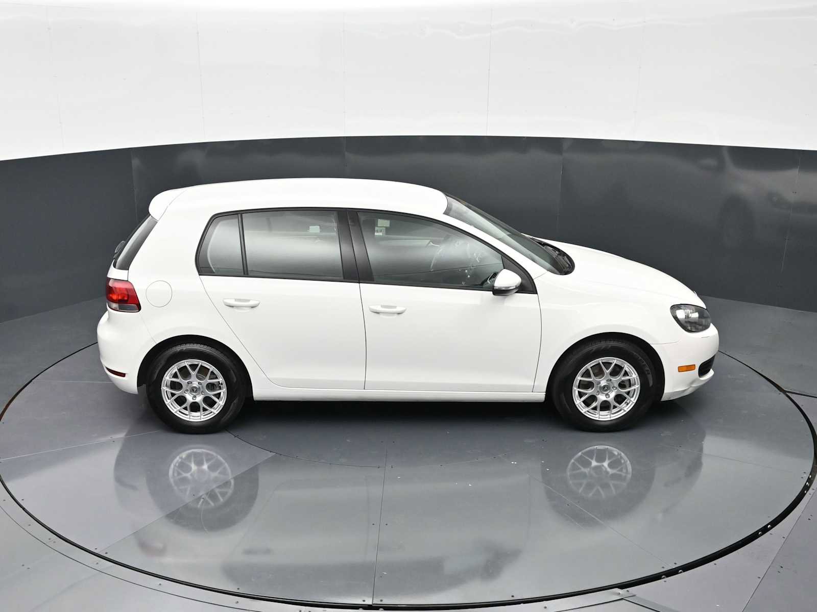 Used 2010 Volkswagen Golf 4-Door image 19