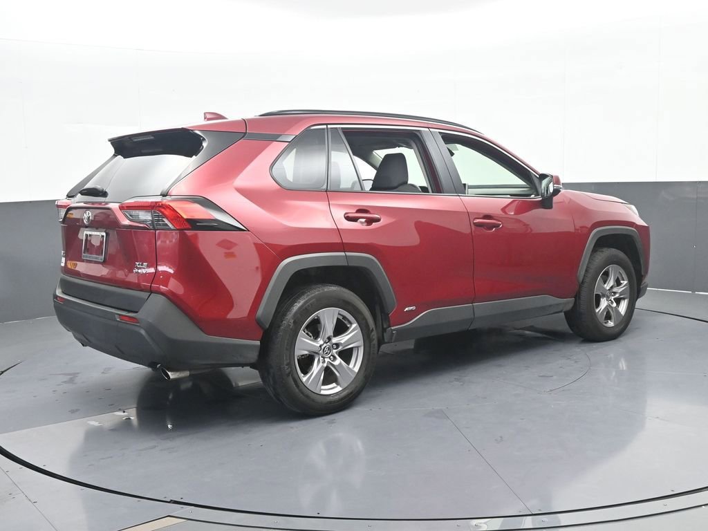 Used 2025 Toyota RAV4 XLE image 6