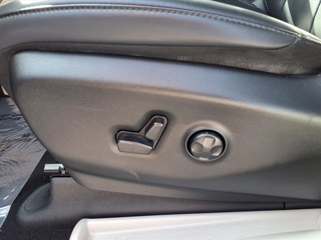 Used 2023 Chrysler Pacifica Touring-L image 29