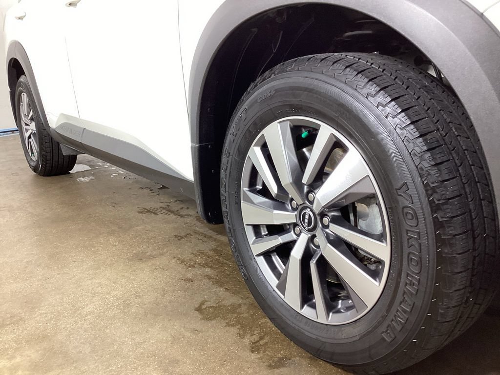 Used 2022 Nissan Pathfinder SL AWD/4WD image 6