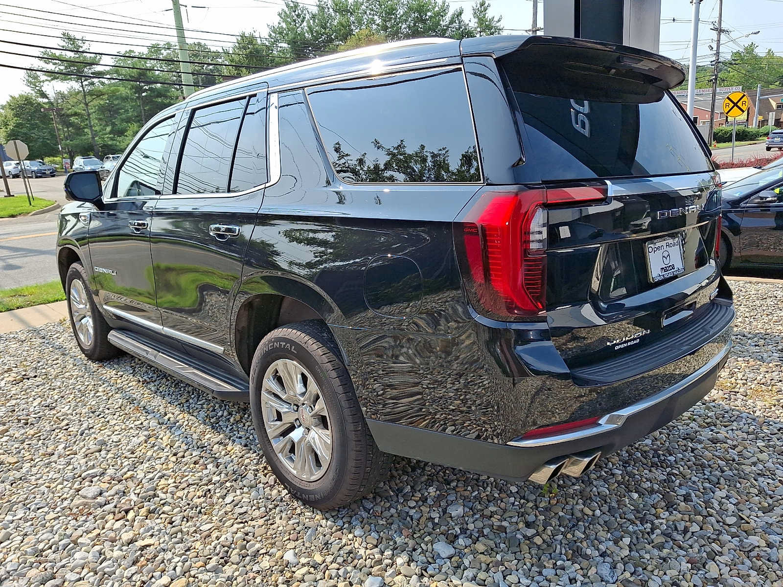 Used 2025 GMC Yukon Denali AWD/4WD image 6