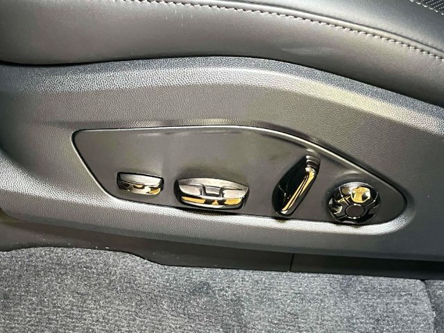 New 2026 Porsche Cayenne Electric AWD/4WD image 18