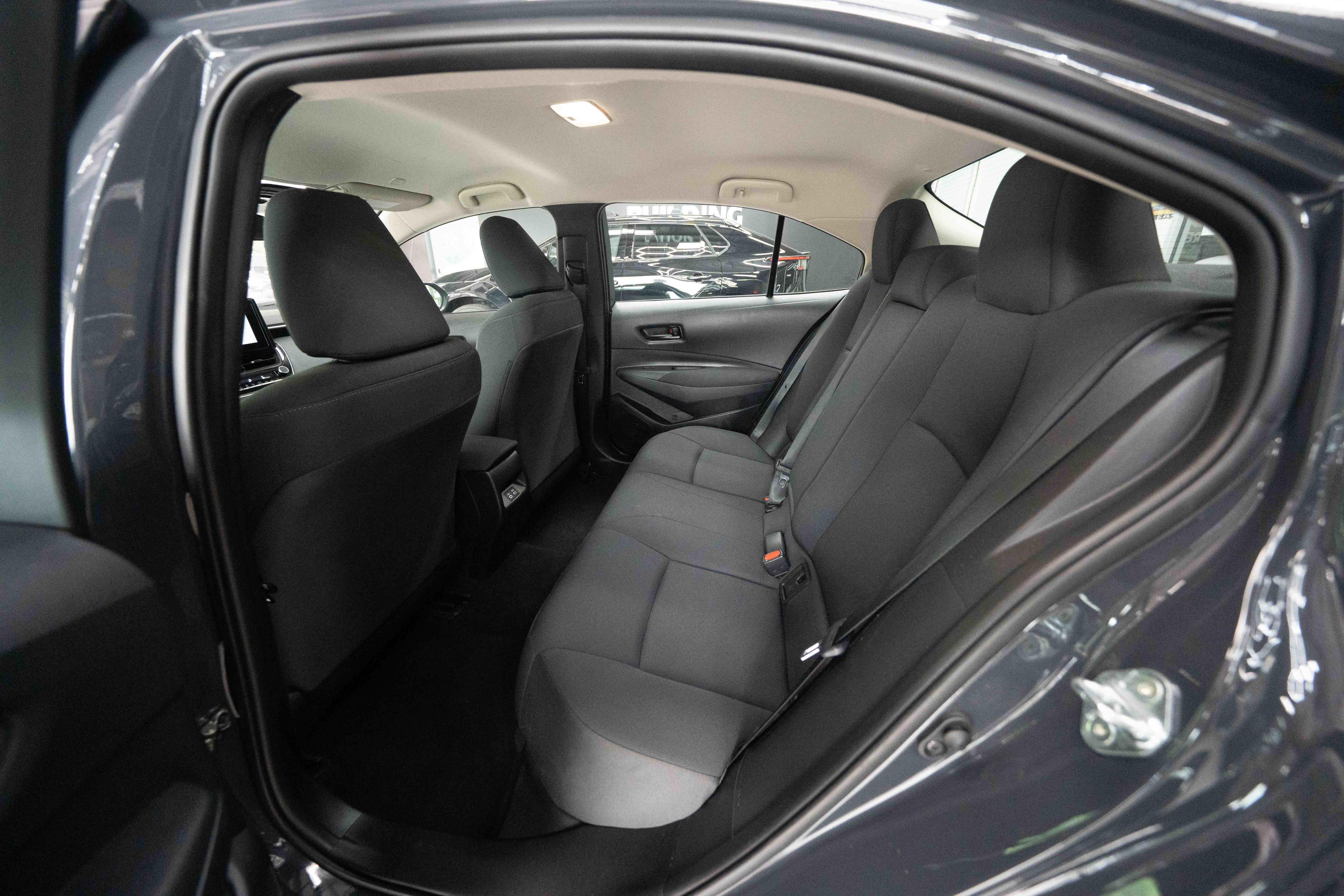 Used 2025 Toyota Corolla LE FWD image 23