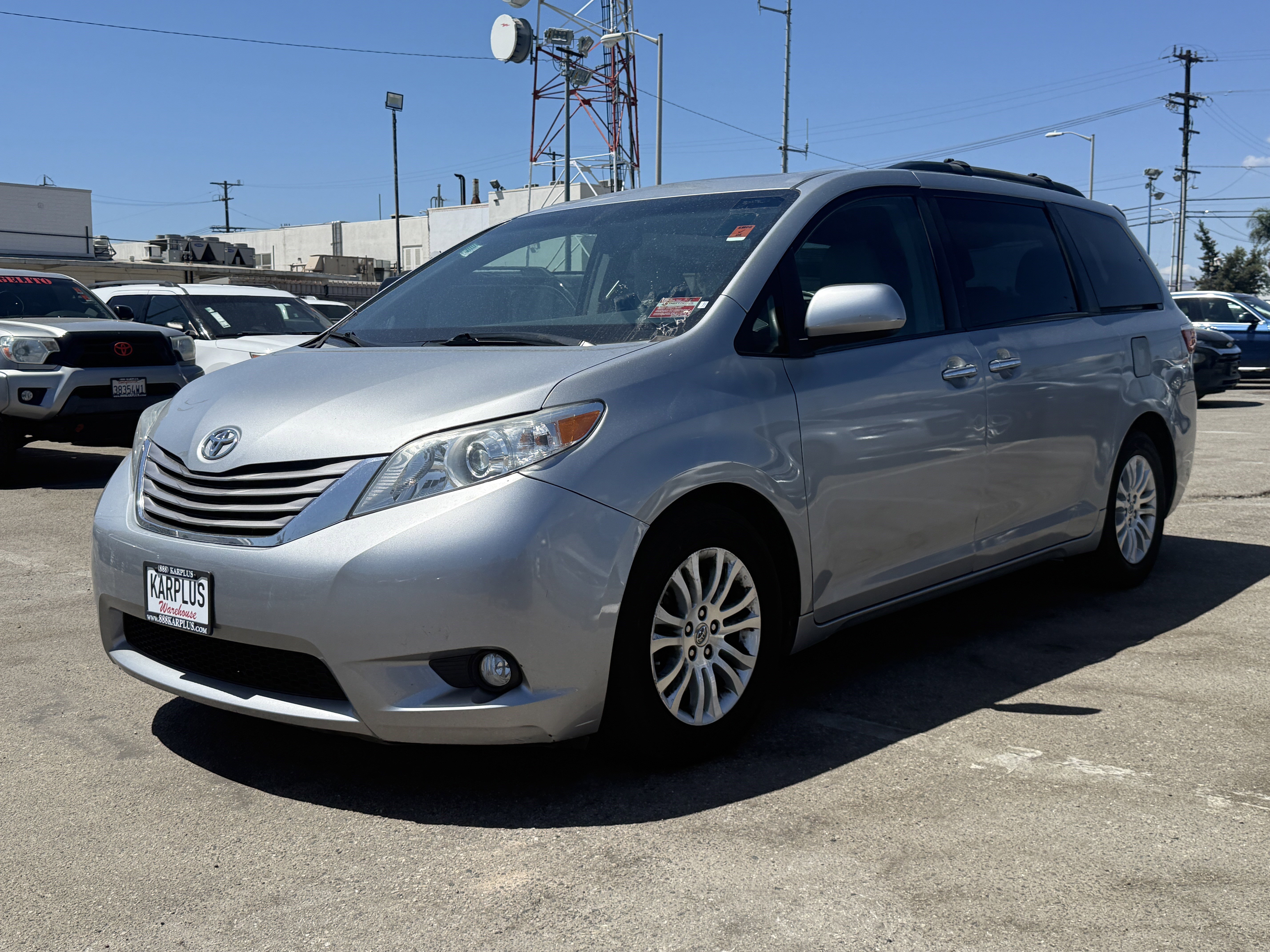 Used 2015 Toyota Sienna XLE w/ XLE Navigation Package image 2