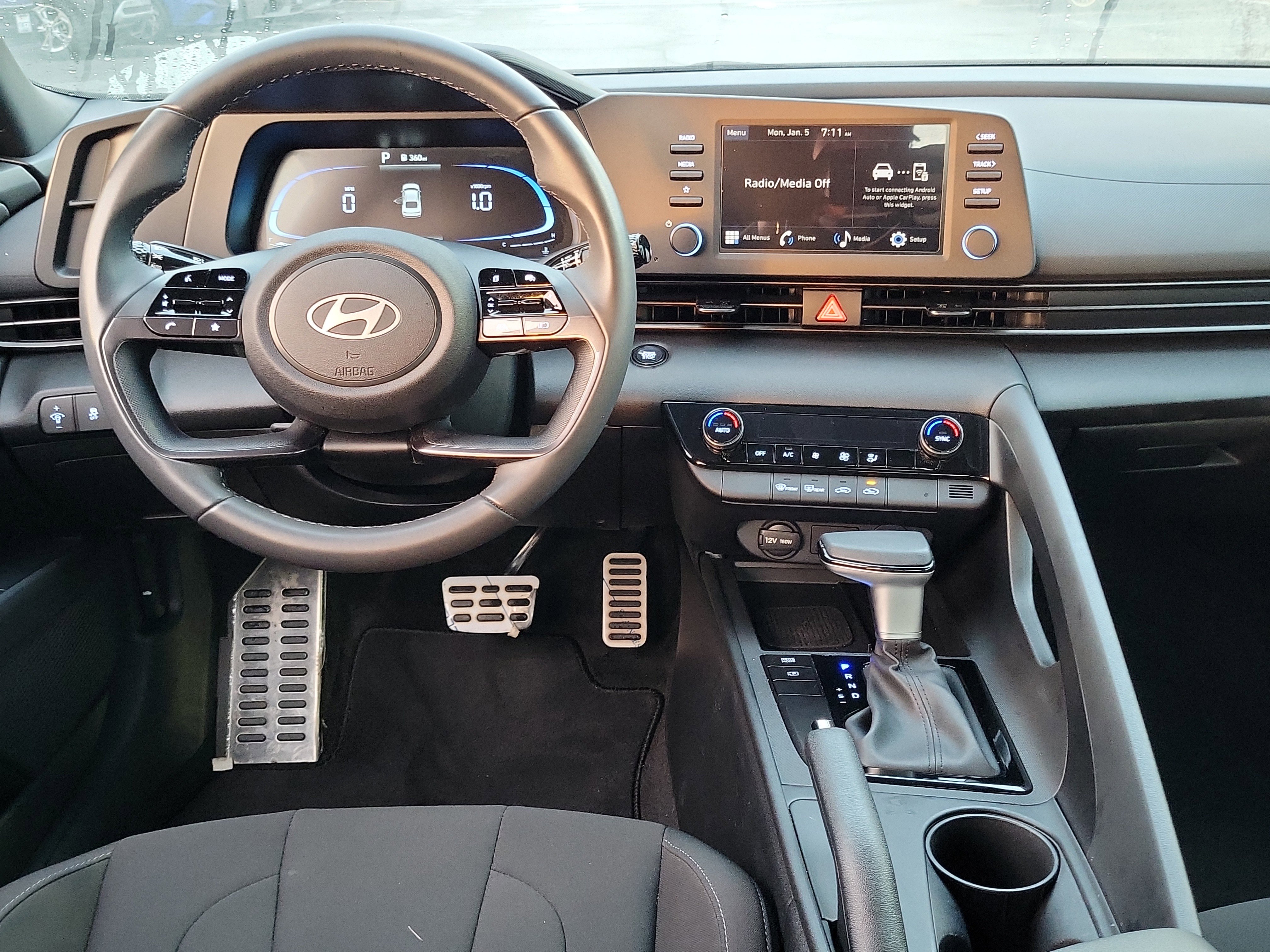 Certified 2025 Hyundai Elantra Sport w/ Cargo Package image 6