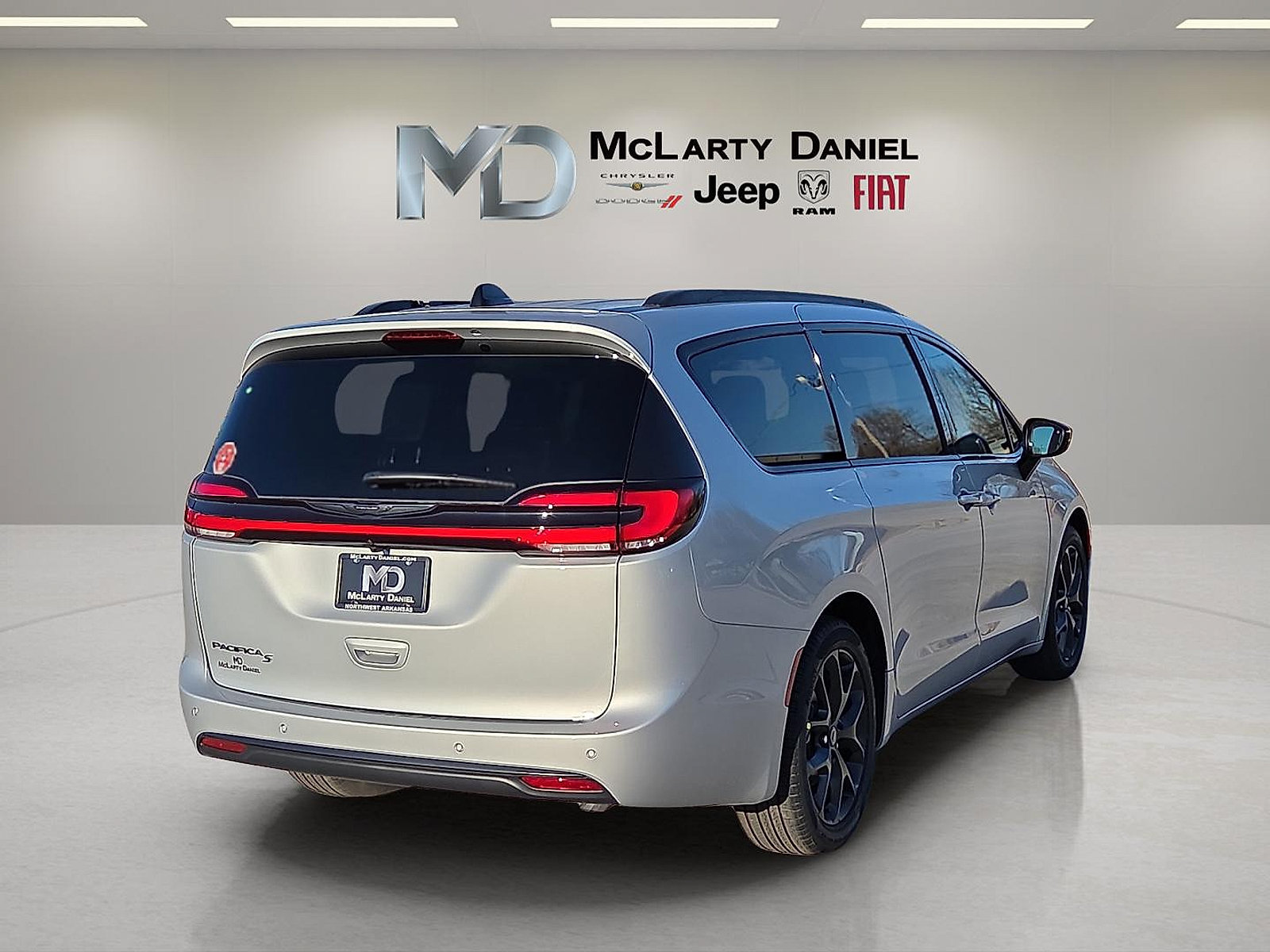 New 2026 Chrysler Pacifica Select w/ S Appearance Package FWD image 5