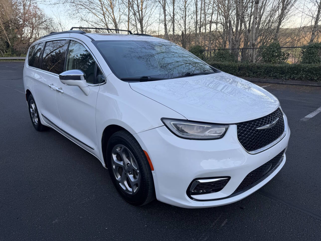 Used 2022 Chrysler Pacifica Limited image 3