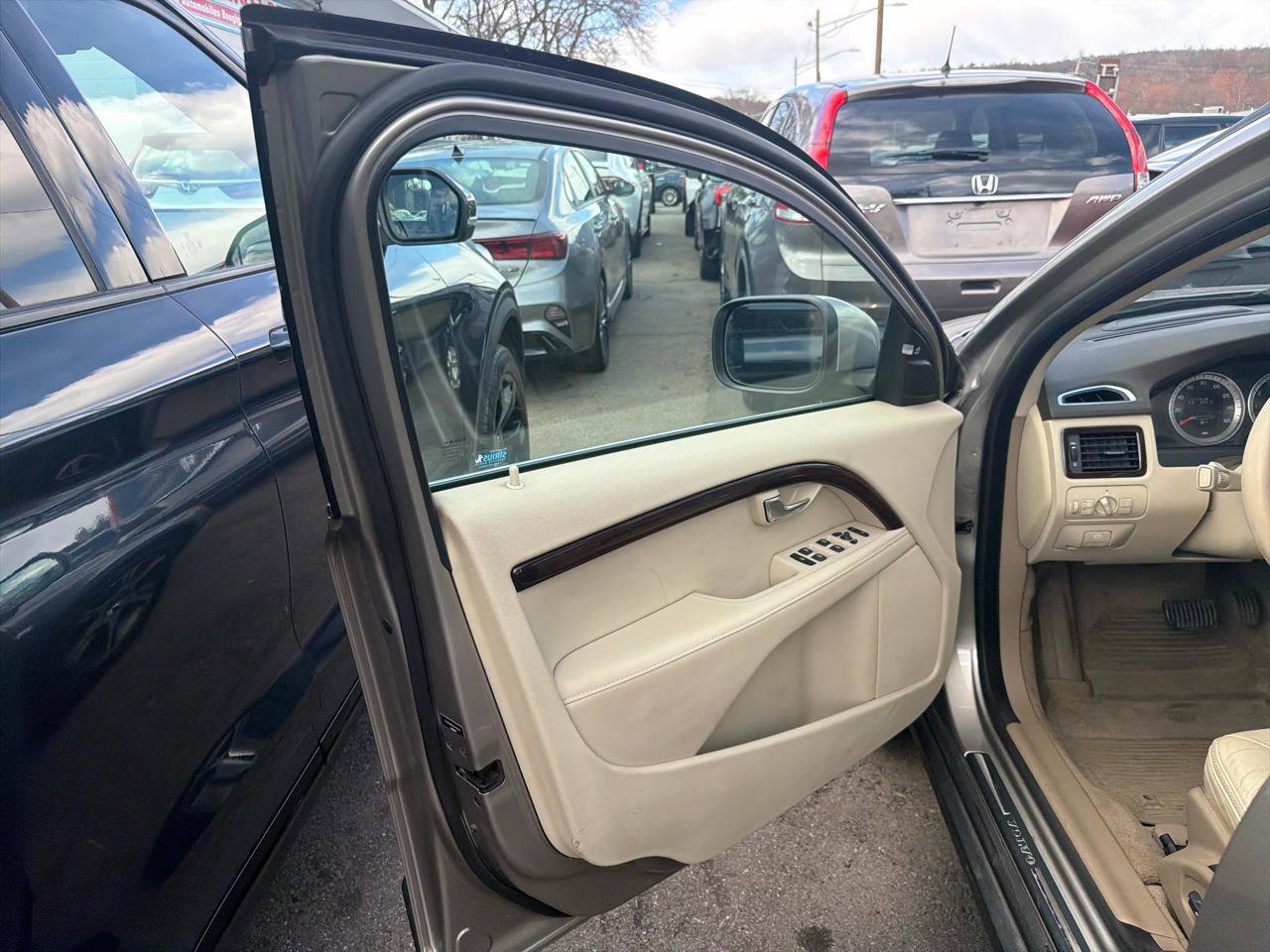 Used 2012 Volvo XC70 T6 image 16