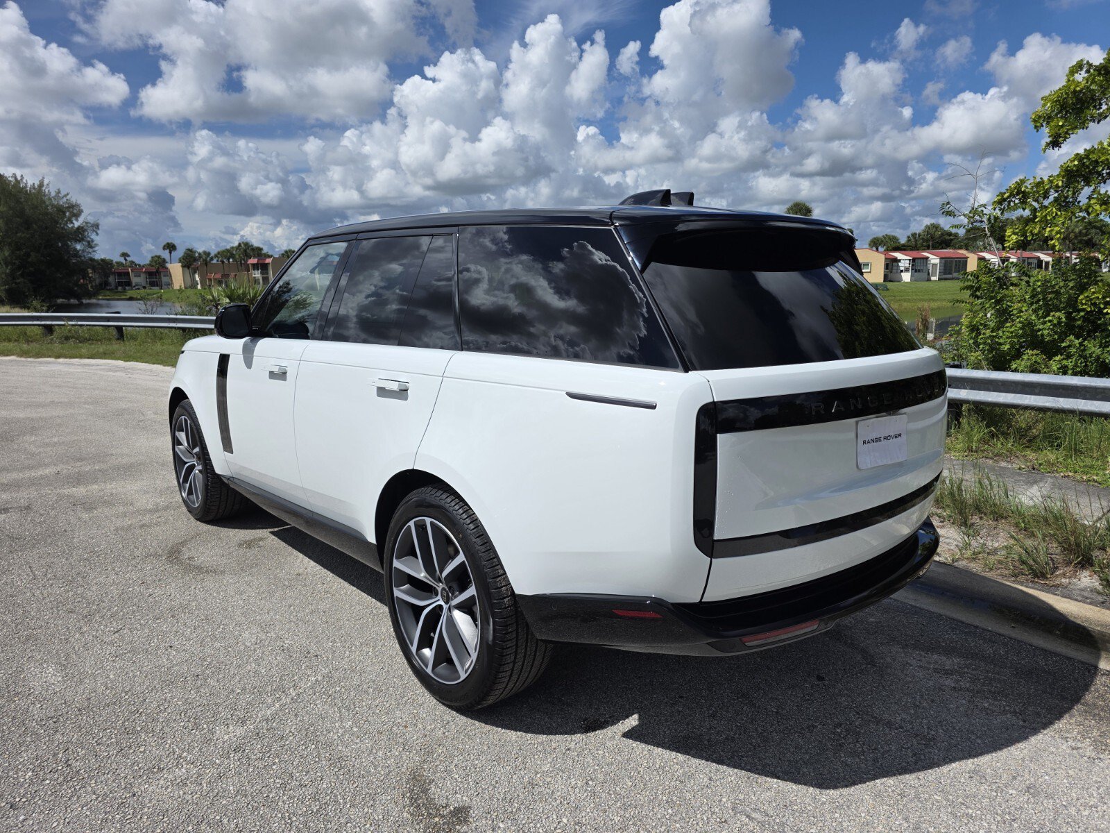 New 2027 Land Rover Range Rover SE AWD/4WD image 2