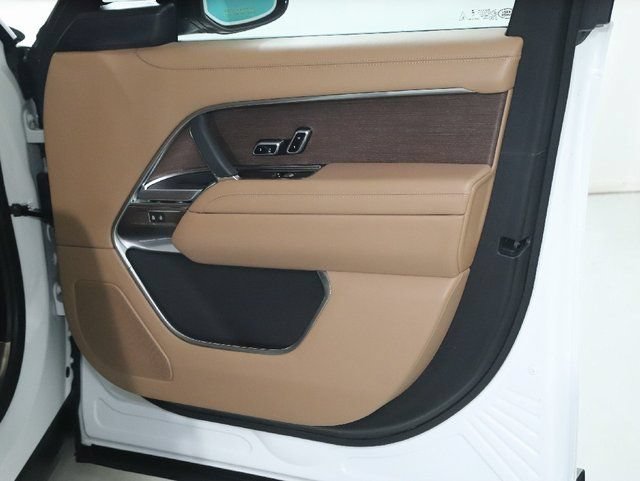 Used 2025 Land Rover Range Rover SE AWD/4WD image 34
