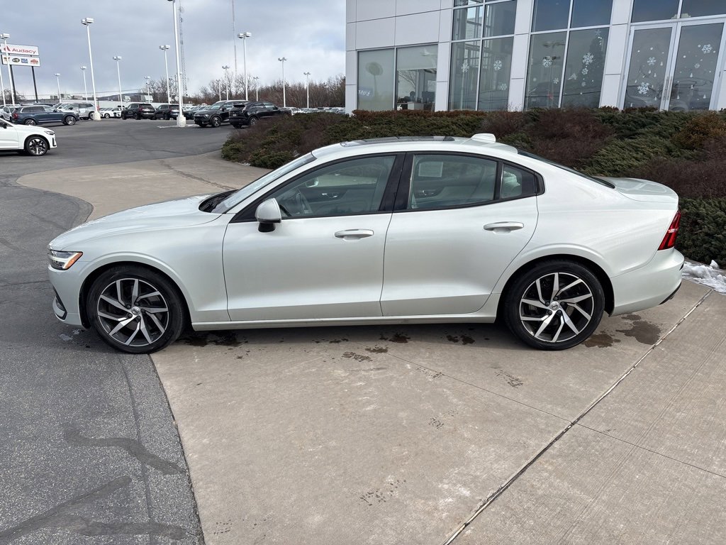 Used 2019 Volvo S60 T6 Momentum w/ Premium Package image 8