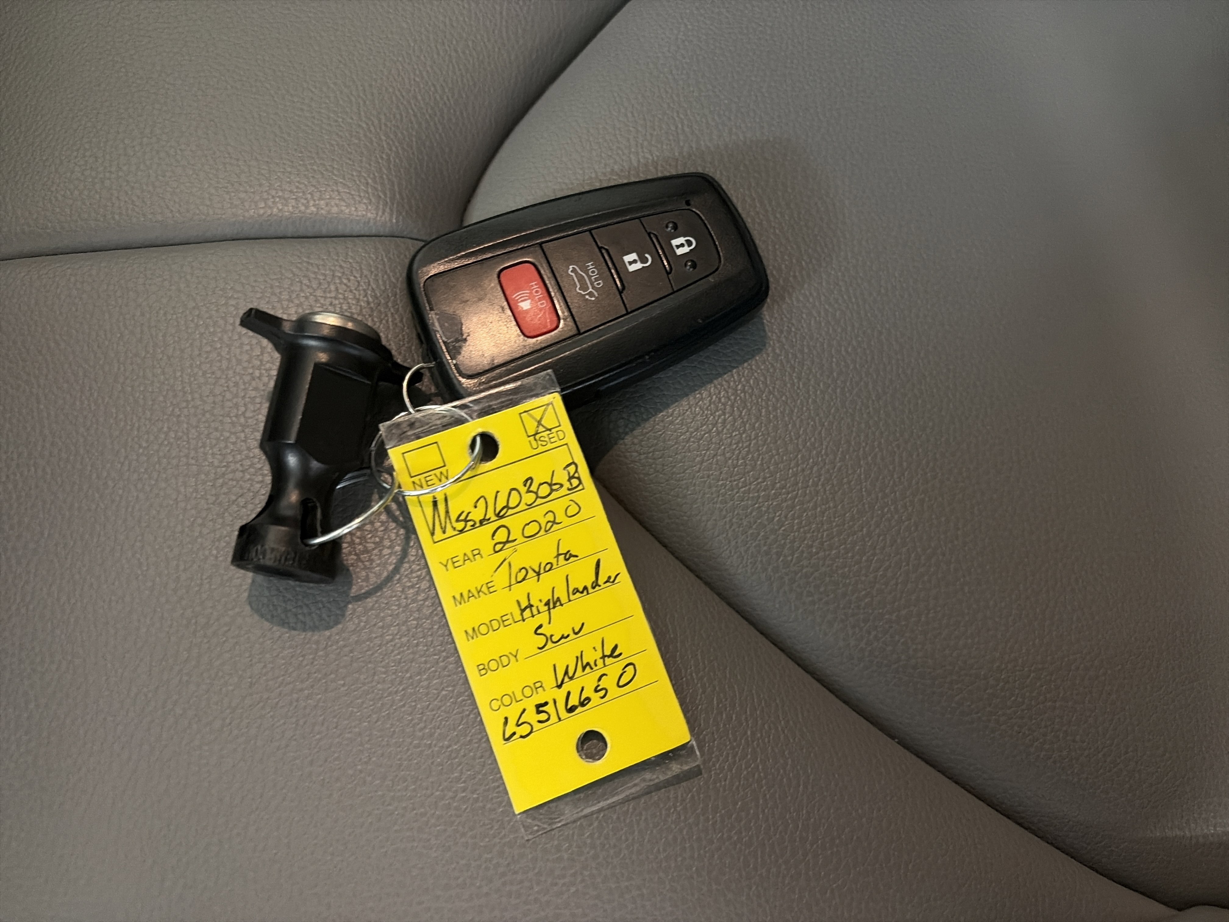 Used 2020 Toyota Highlander XLE image 34