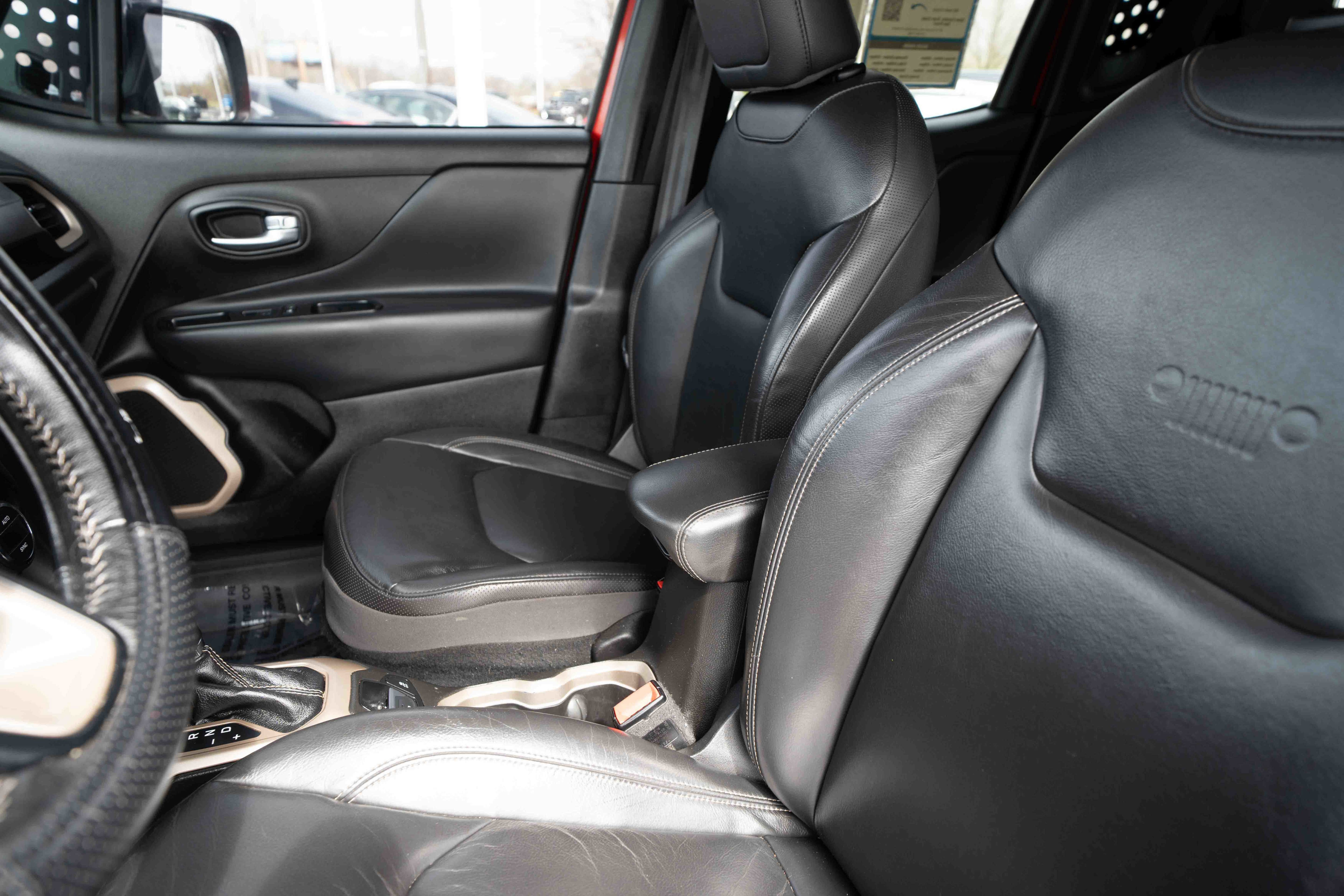 Used 2017 Jeep Renegade Limited image 10