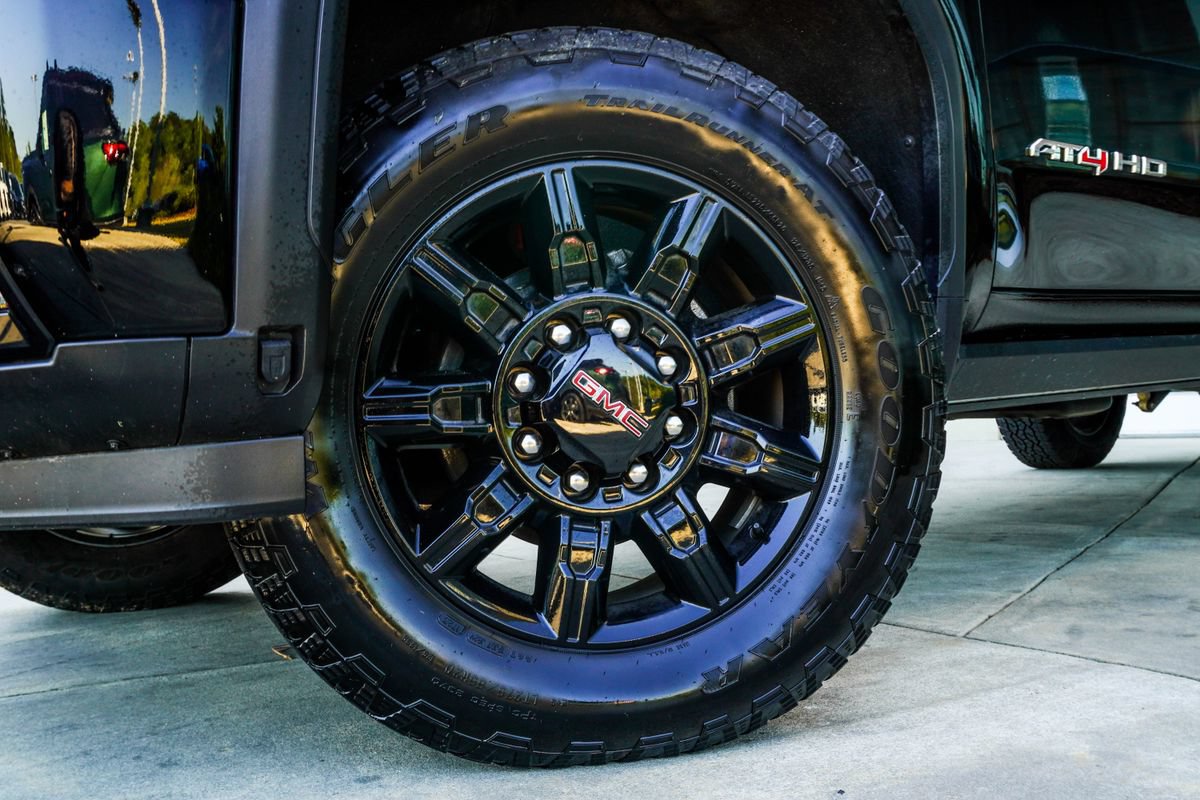 Used 2024 GMC Sierra 2500 AT4 w/ AT4 Premium Plus Package AWD/4WD image 3