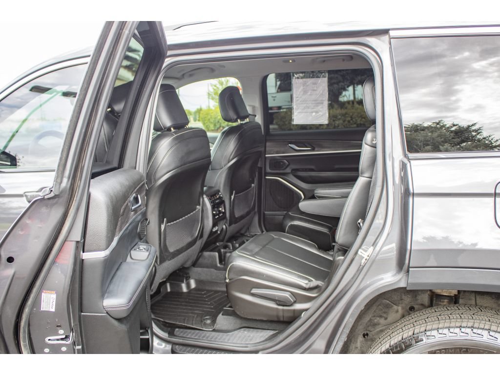 Used 2022 Jeep Grand Cherokee L Limited w/ Trailer Tow Group (B) AWD/4WD image 16