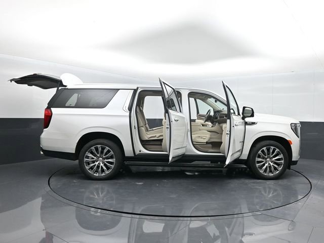 Used 2021 GMC Yukon XL Denali w/ Denali Premium Package image 27