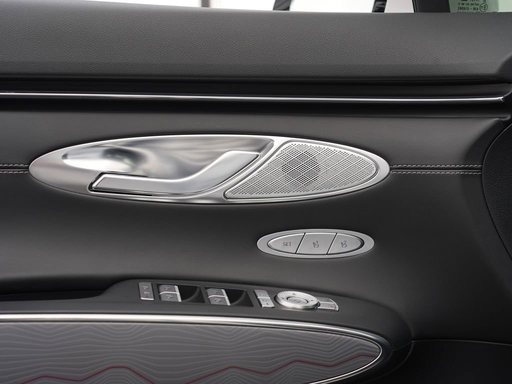 Used 2024 Genesis GV70 2.5T w/ Advanced Package image 17